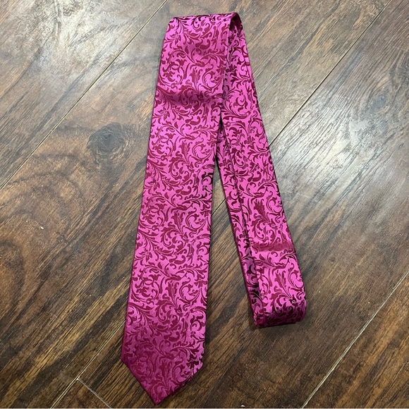 Robert Lewis 100% Silk Handmade Damask Magenta Pink Tie - Picture 2 of 5